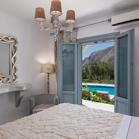 Felicity Luxury Kamari (Santorini)