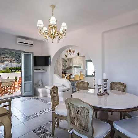Felicity Luxury Kamari (Santorini)